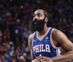 美式橄榄球-哈登甘当绿叶！妙传盘活全队：马克西爆发需谢他