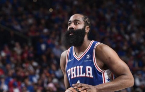 美式橄榄球-哈登甘当绿叶！妙传盘活全队：马克西爆发需谢他