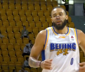 赛程信息-北京二老大爆发：38岁麦基高效19+7 方硕18+6三分创赛季新高