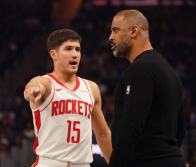 美式橄榄球-记者：这是火箭一场非典型的胜利 看乌度卡后续给小谢多少容错率